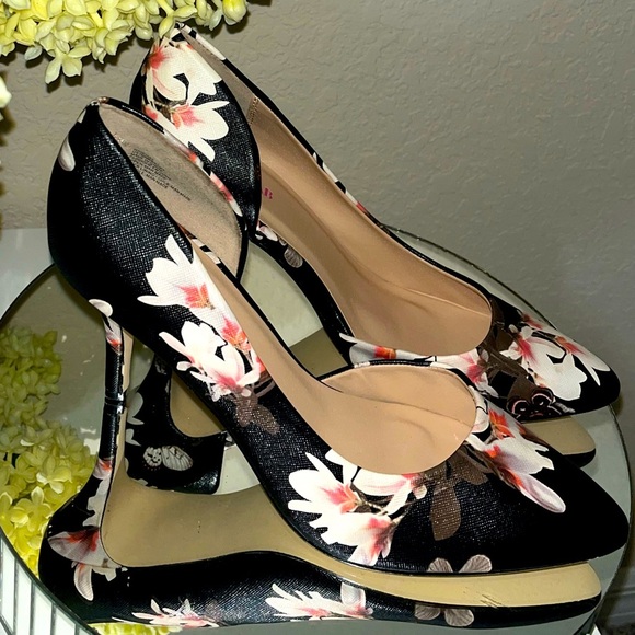 JustFab Shoes - JustFab Raquell Women's Size 10 Black w/ White Flowers 3" D'Orsay Slip On Heels